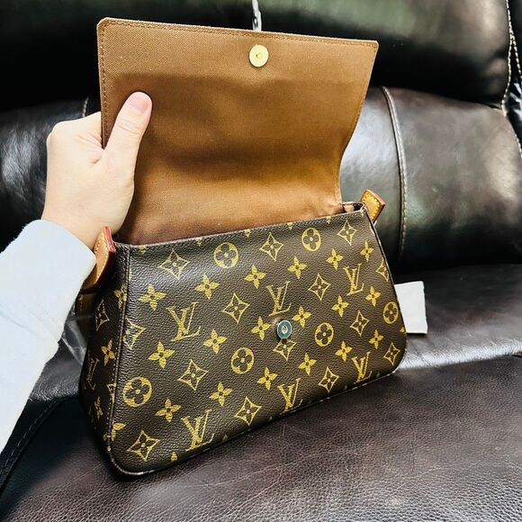 Brand New Louis Vuitton Mini Looping - Picture 9 of 15